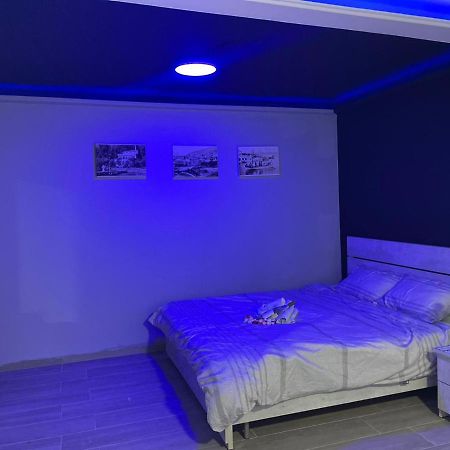 חדרי לייבל Label Rooms Blue & Red ティベリア エクステリア 写真