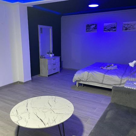חדרי לייבל Label Rooms Blue & Red ティベリア エクステリア 写真