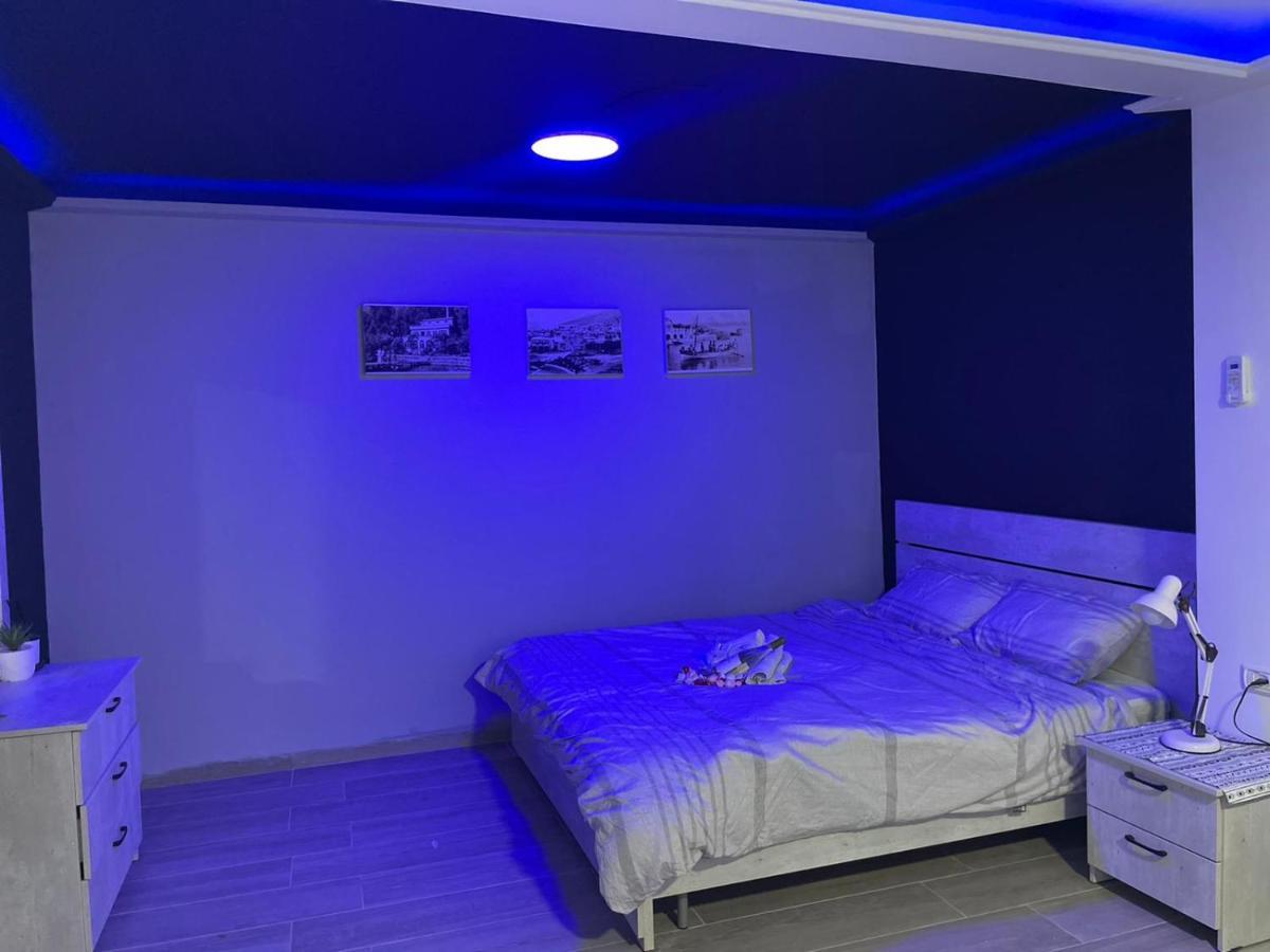 חדרי לייבל Label Rooms Blue & Red ティベリア エクステリア 写真