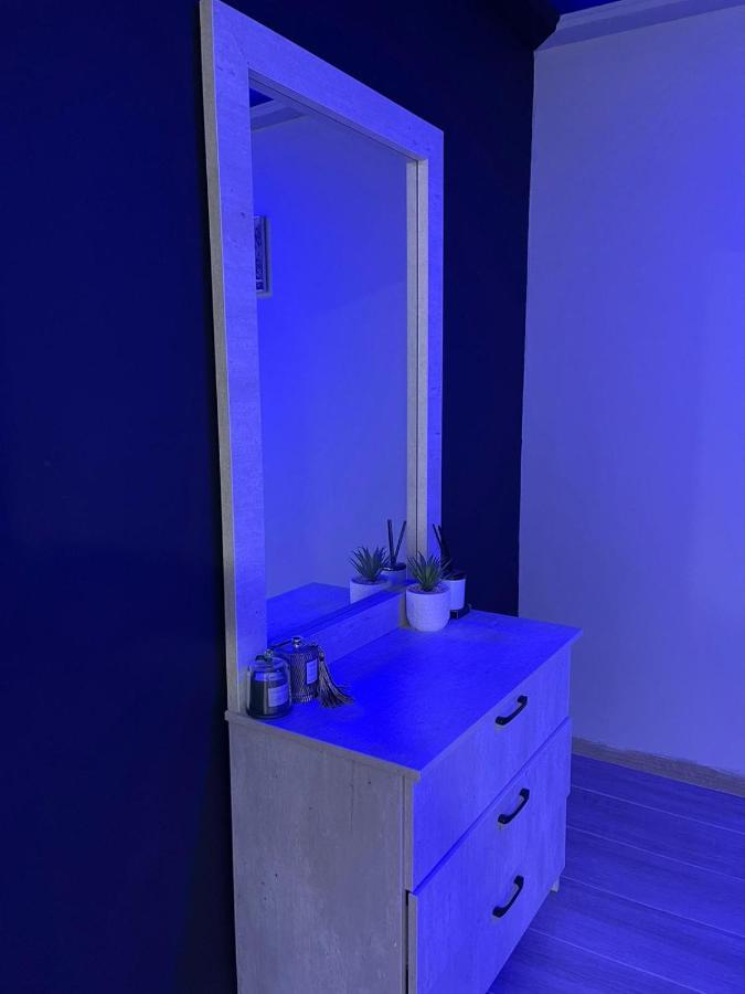 חדרי לייבל Label Rooms Blue & Red ティベリア エクステリア 写真