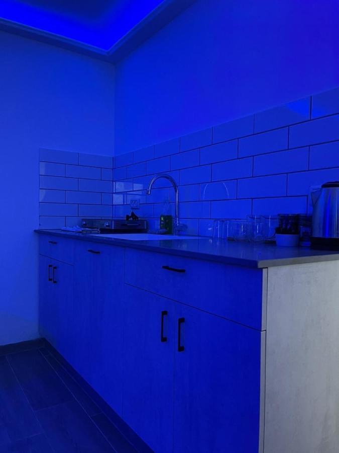 חדרי לייבל Label Rooms Blue & Red ティベリア エクステリア 写真